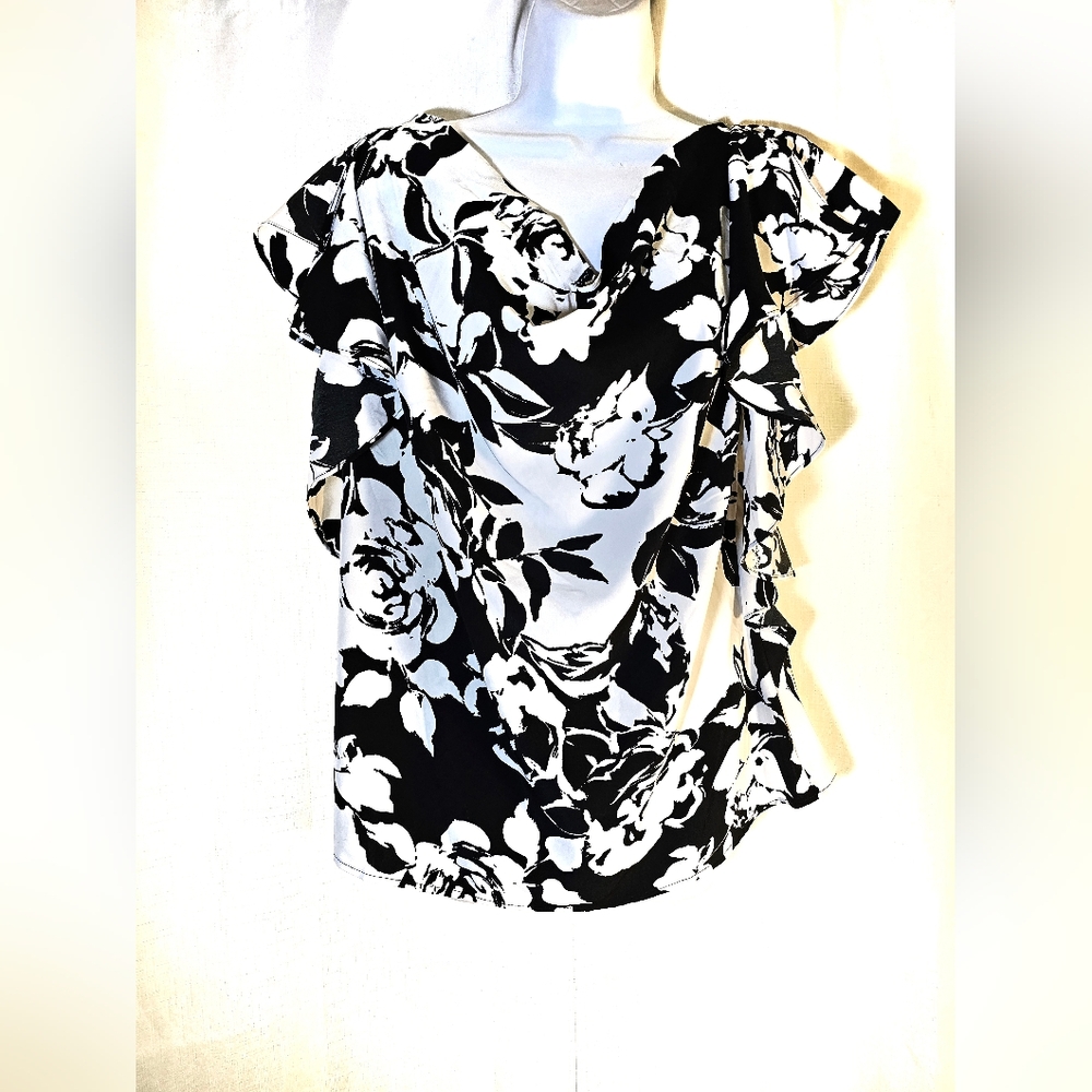 3/$20 Spiegel 14 Floral Pattern Top